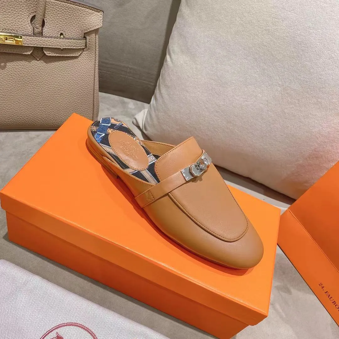 👟👟Ex-factory price 440👟👟Hermes/Hermes new kelly buckle sandal mule shoes for women flat toe lazy shoes and half slippers😄😄😄 Fabric: calfskin lining: sheepskin lining/3D floral cloth🌸🌸🌸 Code number: 35 36 37 38 39 40 41 Color: Black White Brown Outsole: Anti-leather pattern rubber outsole